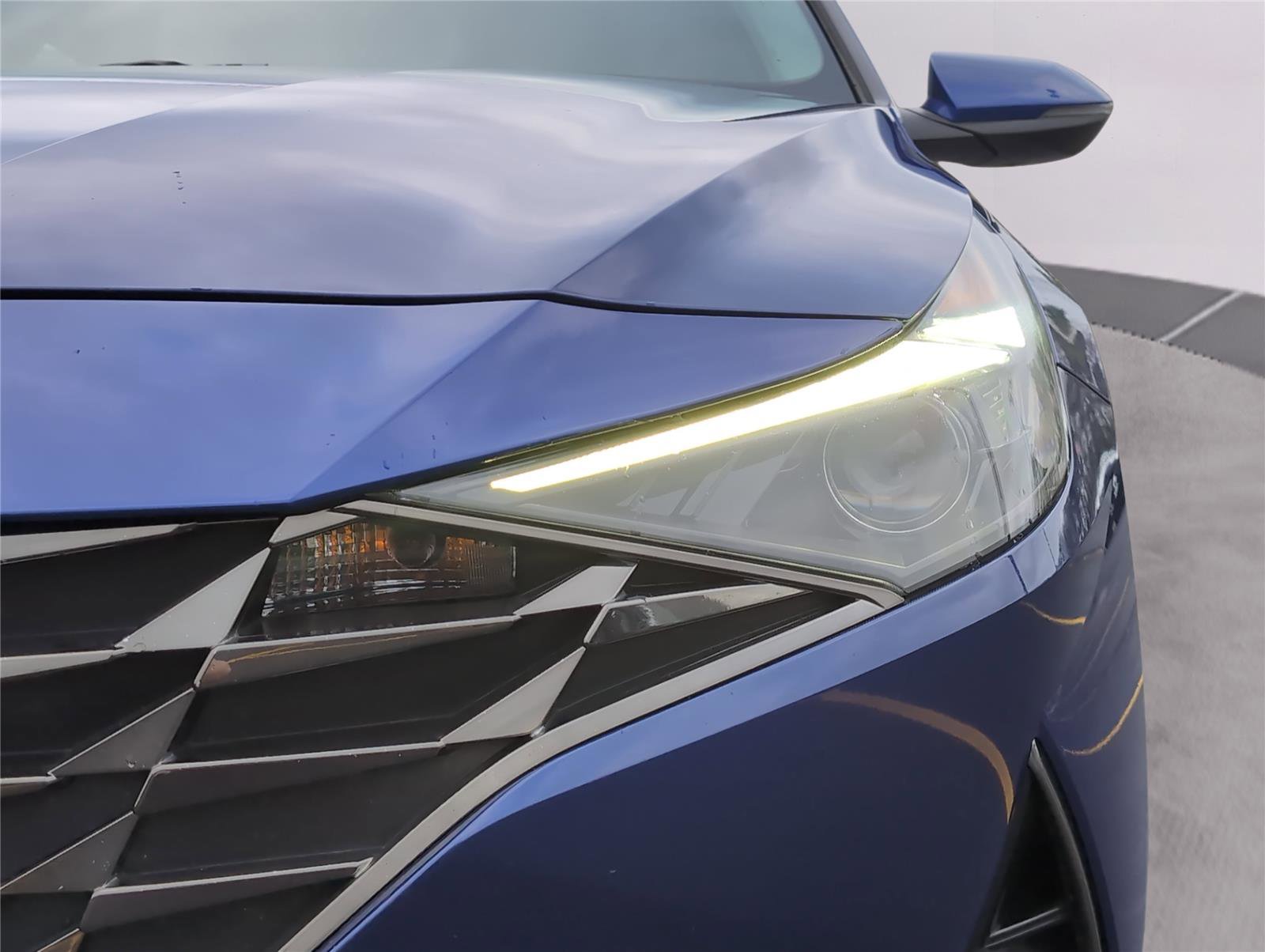 Used 2021 Hyundai Elantra SEL w/ Convenience + Premium Package image 12