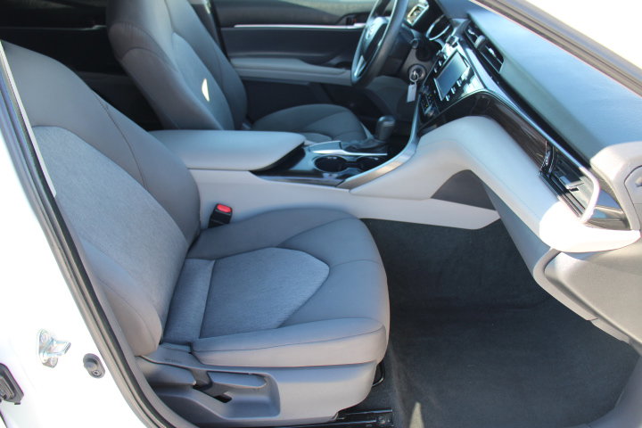 Used 2020 Toyota Camry LE image 19