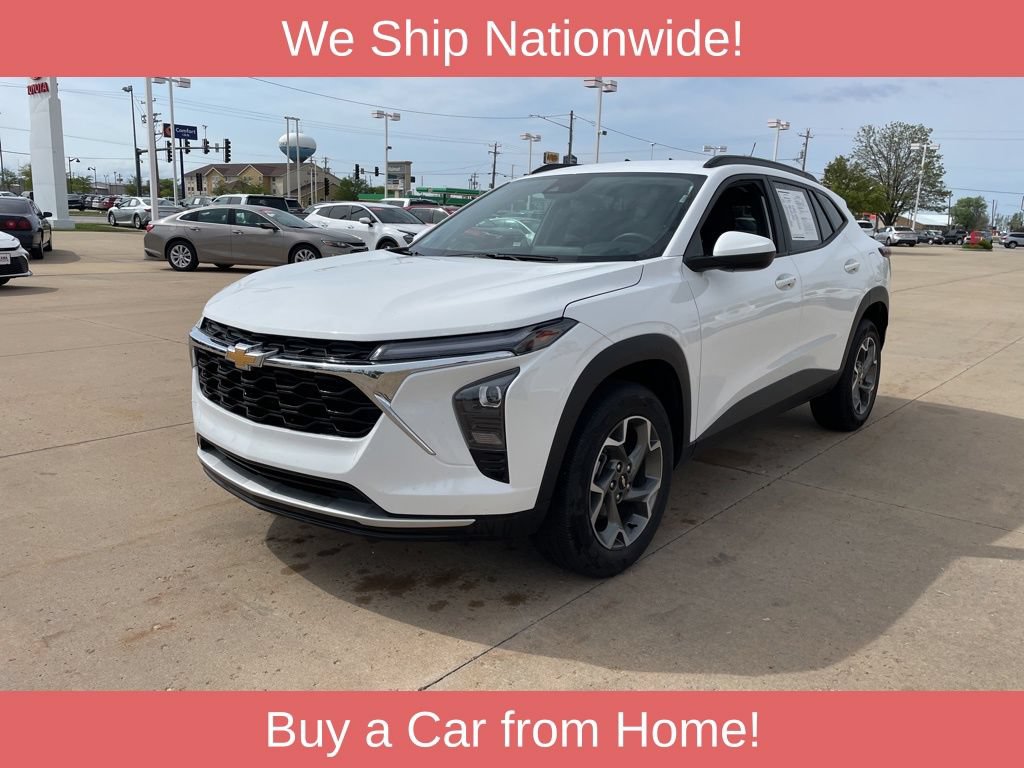 Used 2025 Chevrolet Trax LT w/ LT Convenience Package FWD image 2