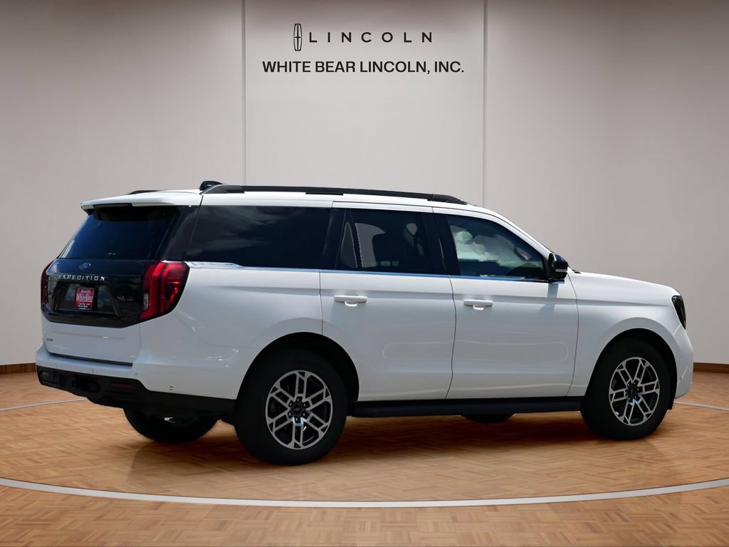 Used 2025 Ford Expedition Active AWD/4WD image 5