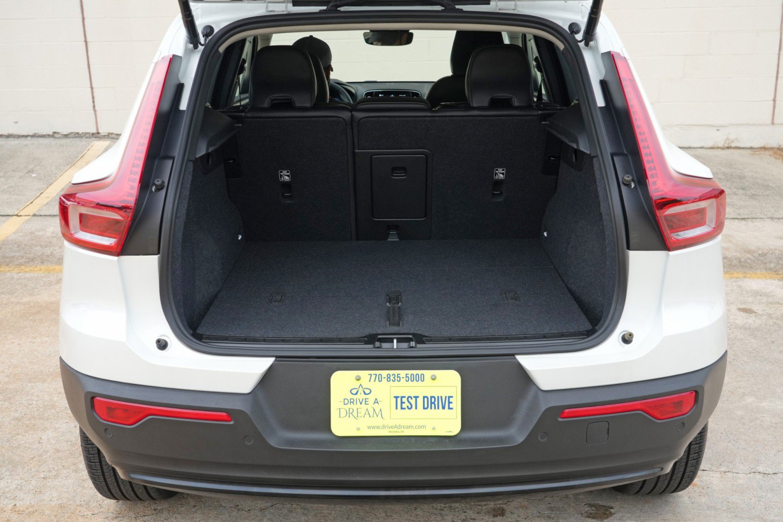 Used 2025 Volvo XC40 B5 Plus w/ Protection Package Premier AWD/4WD image 10