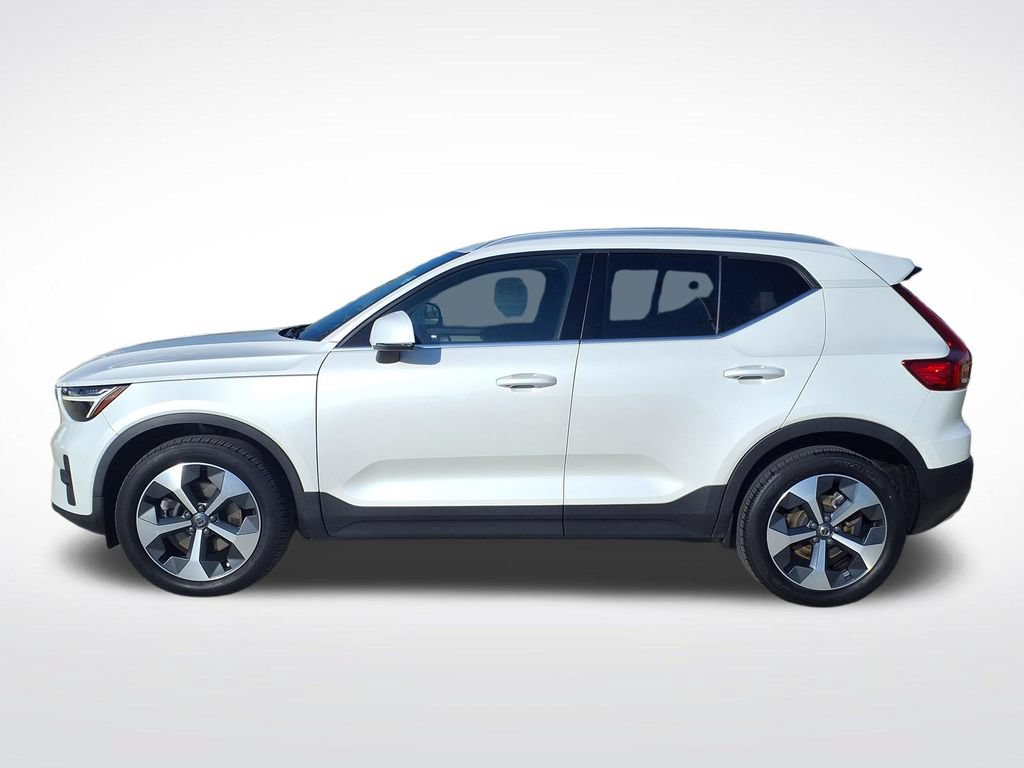 Certified 2023 Volvo XC40 B4 Plus w/ Climate Package FWD image 5