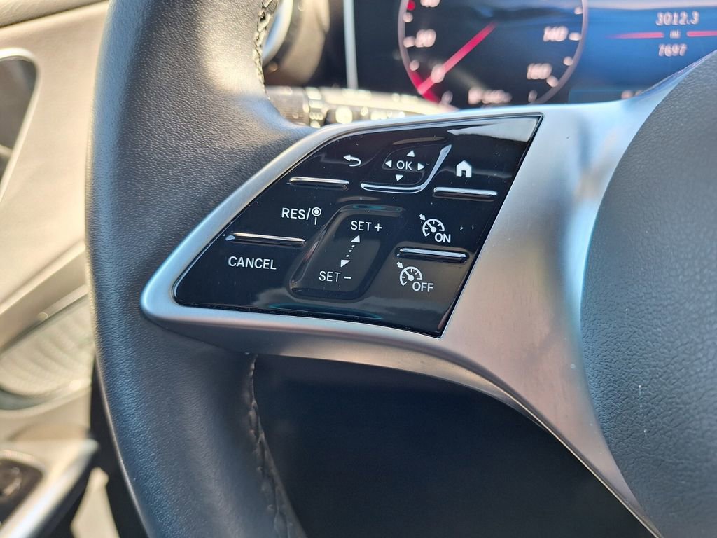 Used 2025 Mercedes-Benz GLC 300 image 17