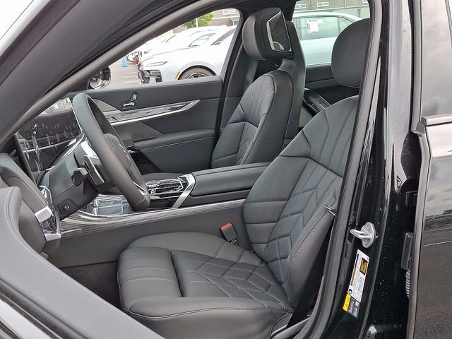 New 2025 BMW 750e xDrive w/ Executive Package image 12