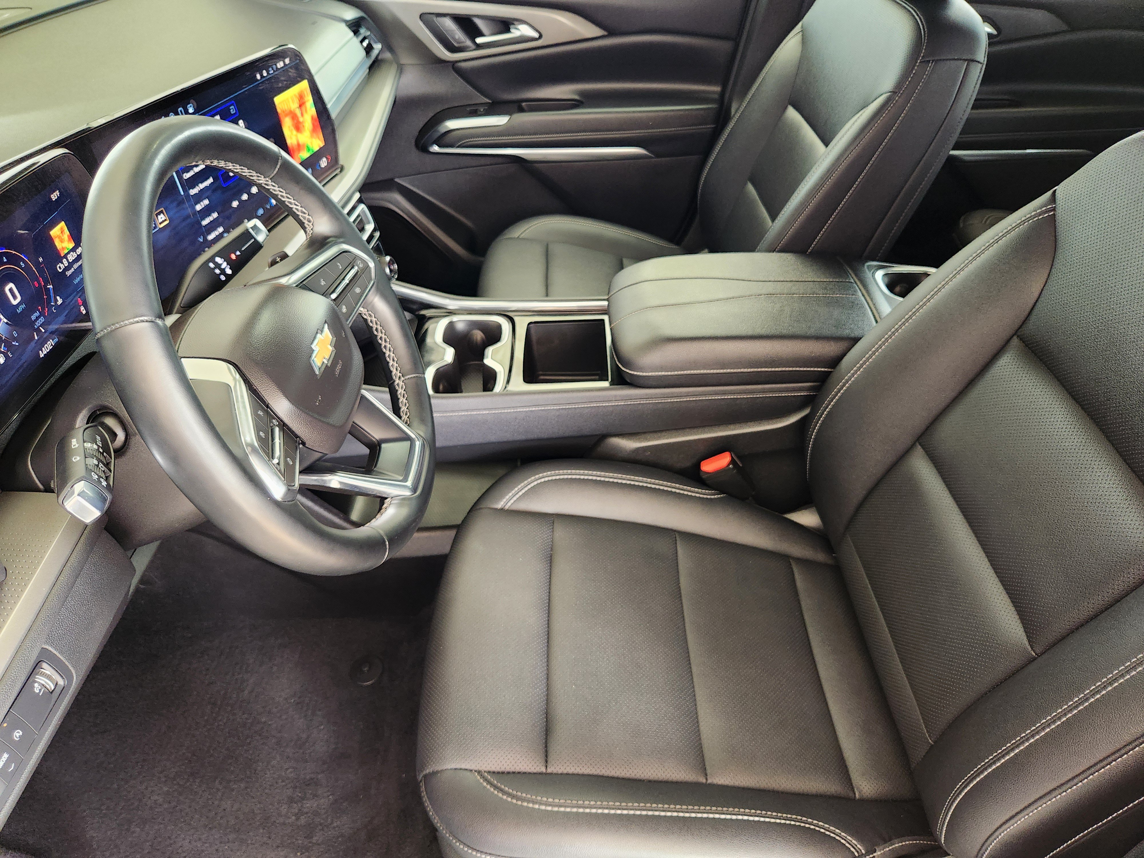 Used 2025 Chevrolet Traverse LT FWD image 14