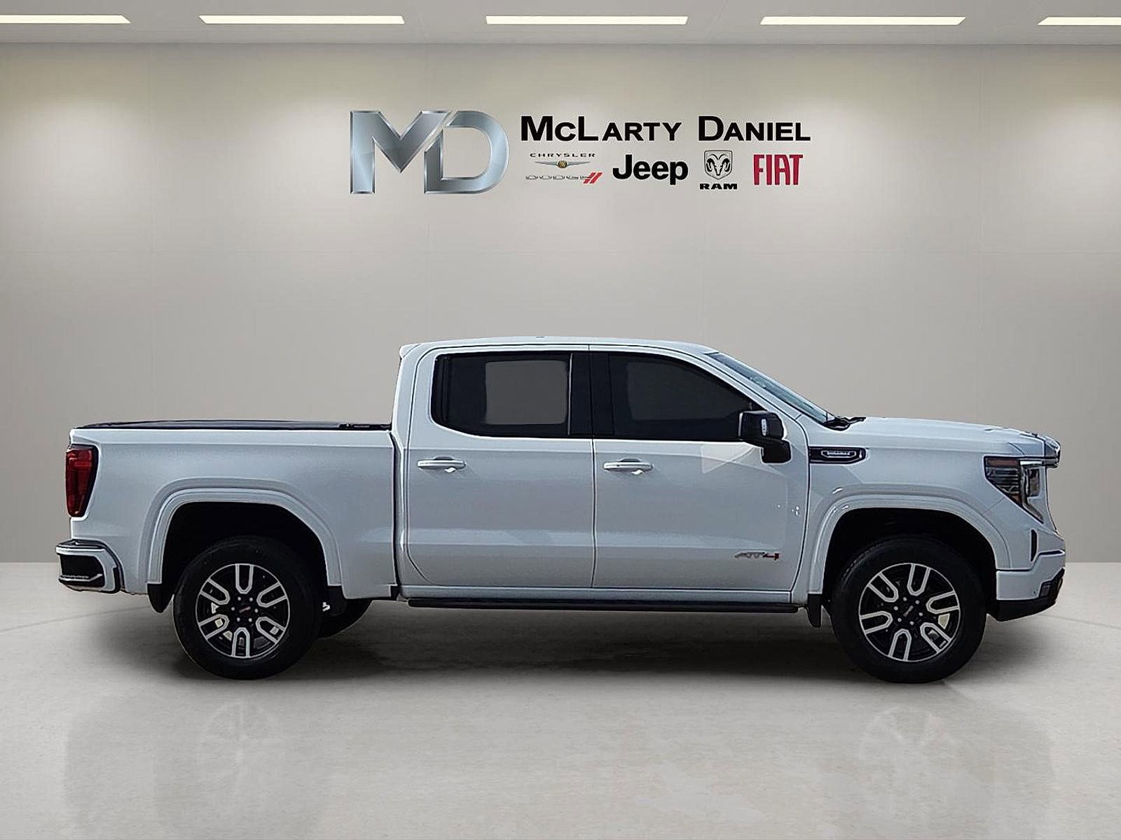 Used 2022 GMC Sierra 1500 AT4 w/ AT4 Preferred Package image 6