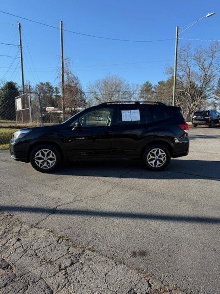 Used 2021 Subaru Forester Premium image 2