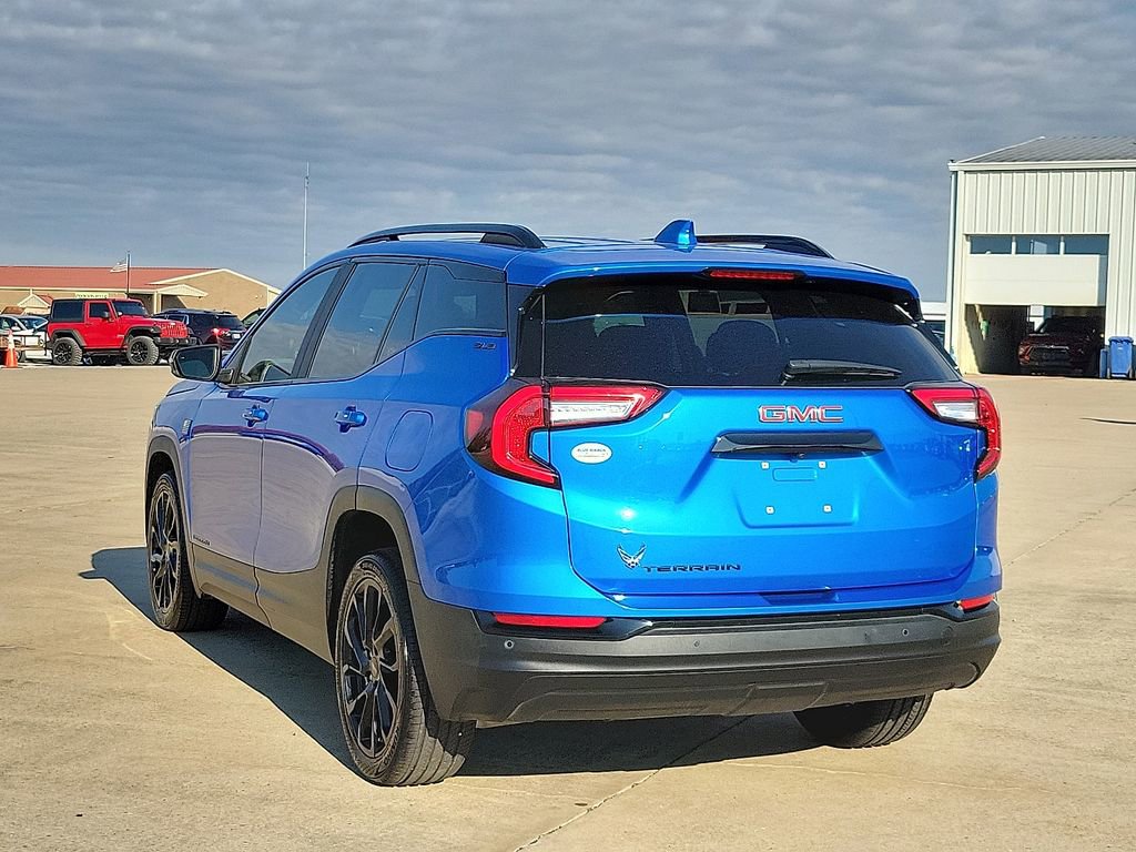 Used 2024 GMC Terrain SLE w/ Elevation Edition image 4