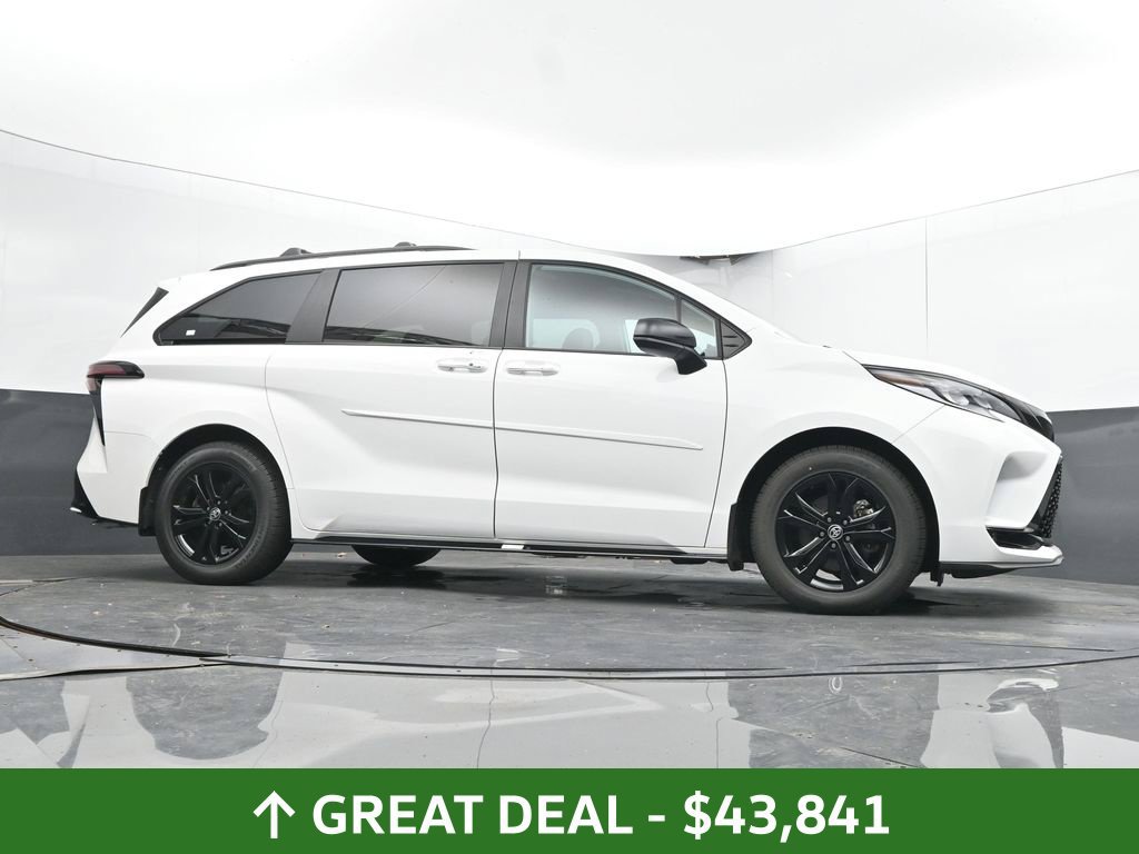 Used 2025 Toyota Sienna XSE AWD/4WD image 36