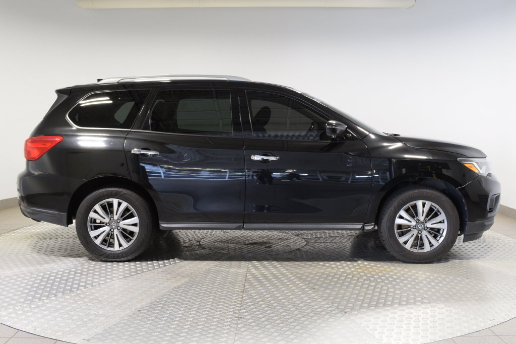 Used 2019 Nissan Pathfinder SL AWD/4WD image 2