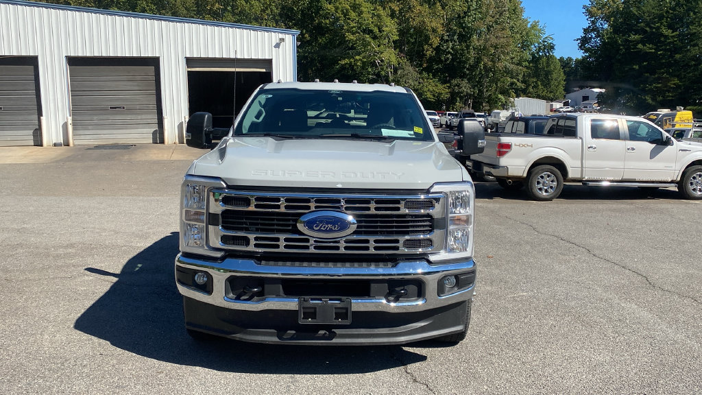 Used 2026 Ford F350 XLT AWD/4WD image 2
