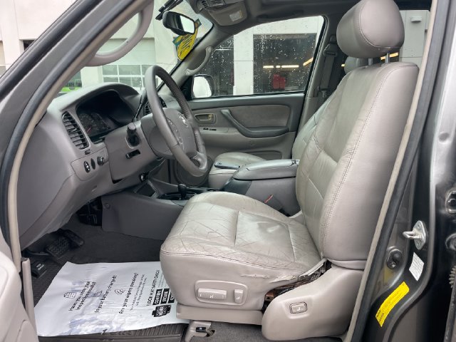 Used 2004 Toyota Sequoia SR5 w/ Preferred Pkg AWD/4WD image 19