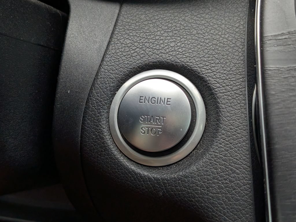 Used 2015 Mercedes-Benz C 300 4MATIC Sedan image 19