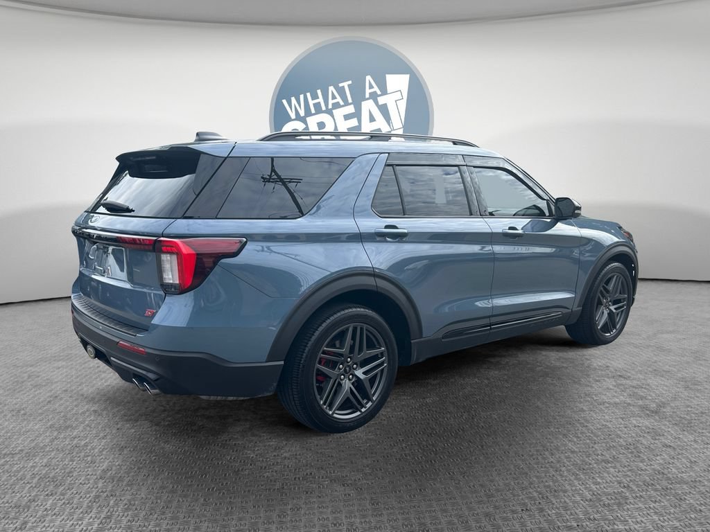 Used 2025 Ford Explorer ST AWD/4WD image 3