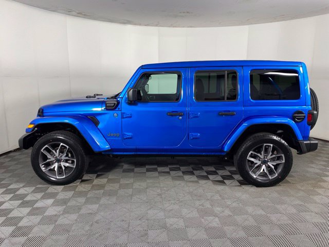 Used 2024 Jeep Wrangler Unlimited w/ Convenience Group AWD/4WD image 11