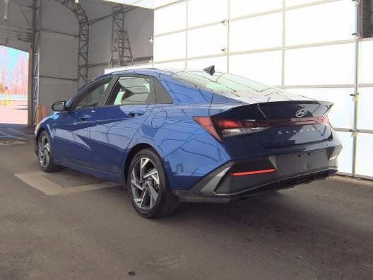 Used 2025 Hyundai Elantra Sport image 3
