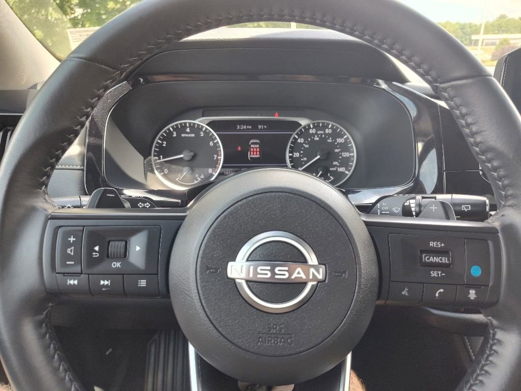 Used 2025 Nissan Pathfinder SV image 15