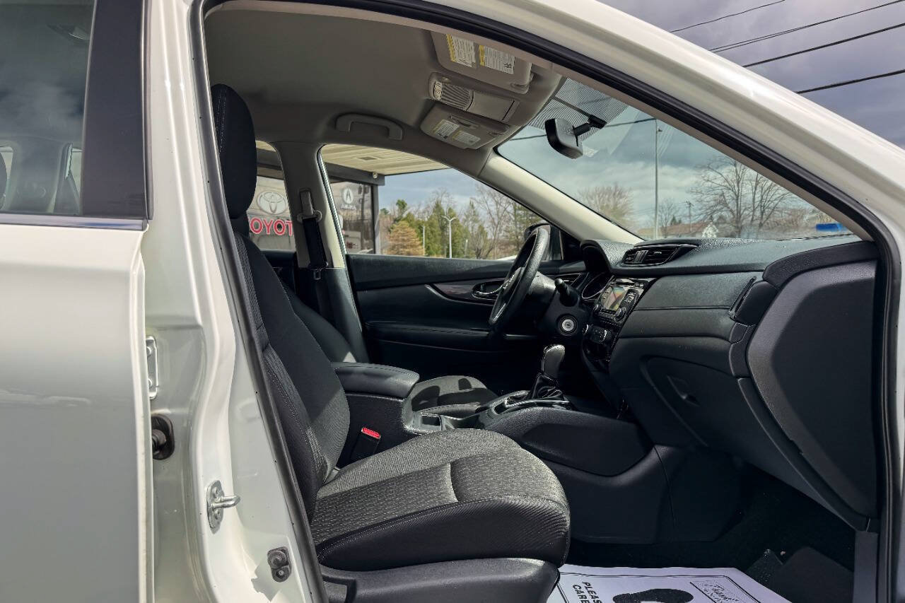 Used 2017 Nissan Rogue S AWD/4WD image 10