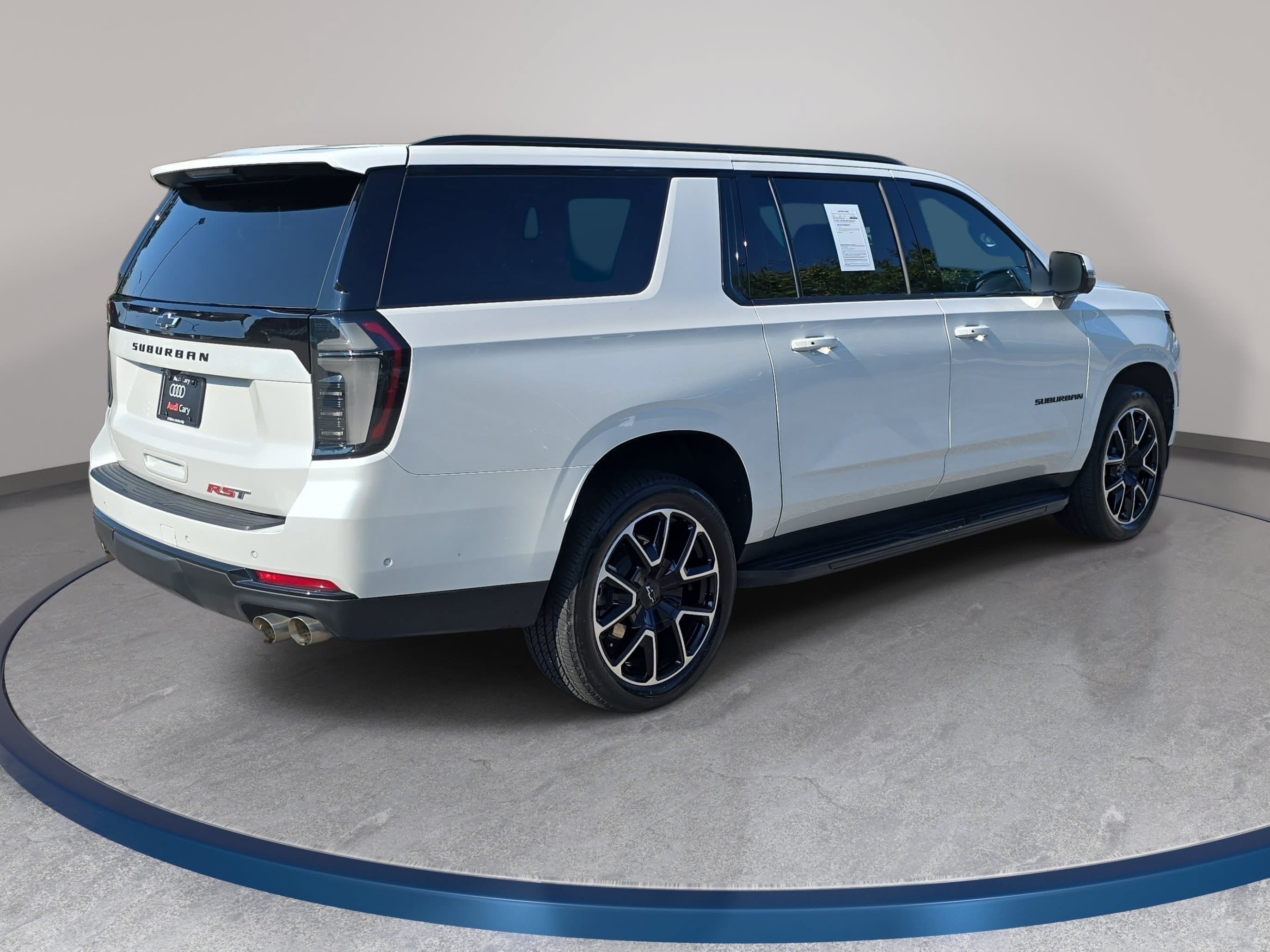 Used 2025 Chevrolet Suburban RST w/ Comfort Package AWD/4WD image 5