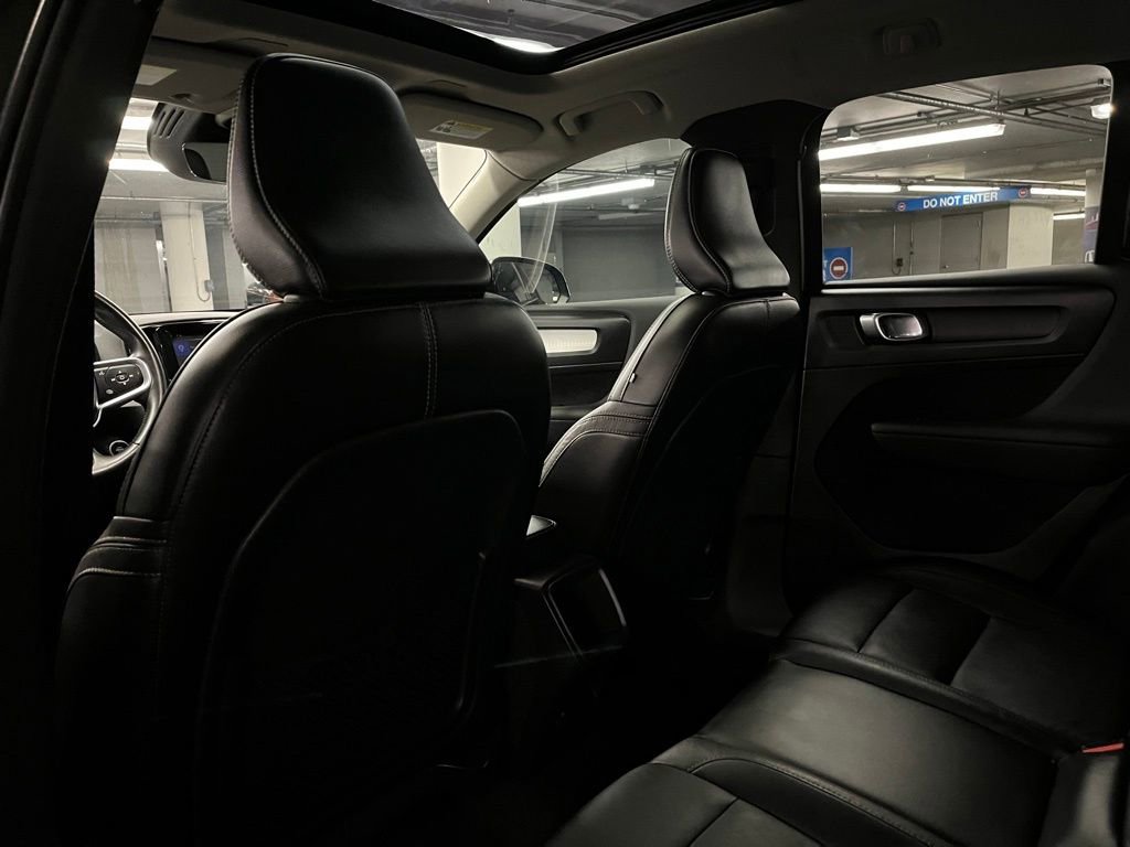 Used 2020 Volvo XC40 T5 Momentum image 21