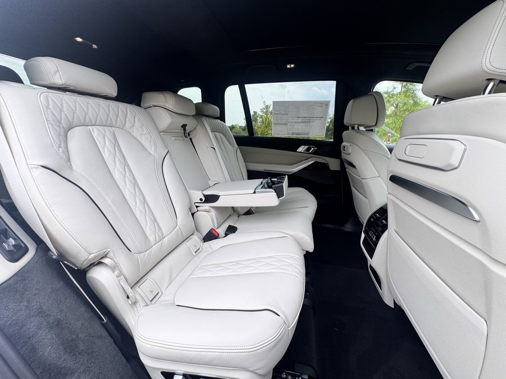 Used 2026 BMW X7 xDrive40i w/ Executive Package image 26