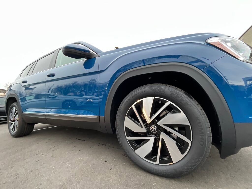 New 2025 Volkswagen Atlas SEL image 12
