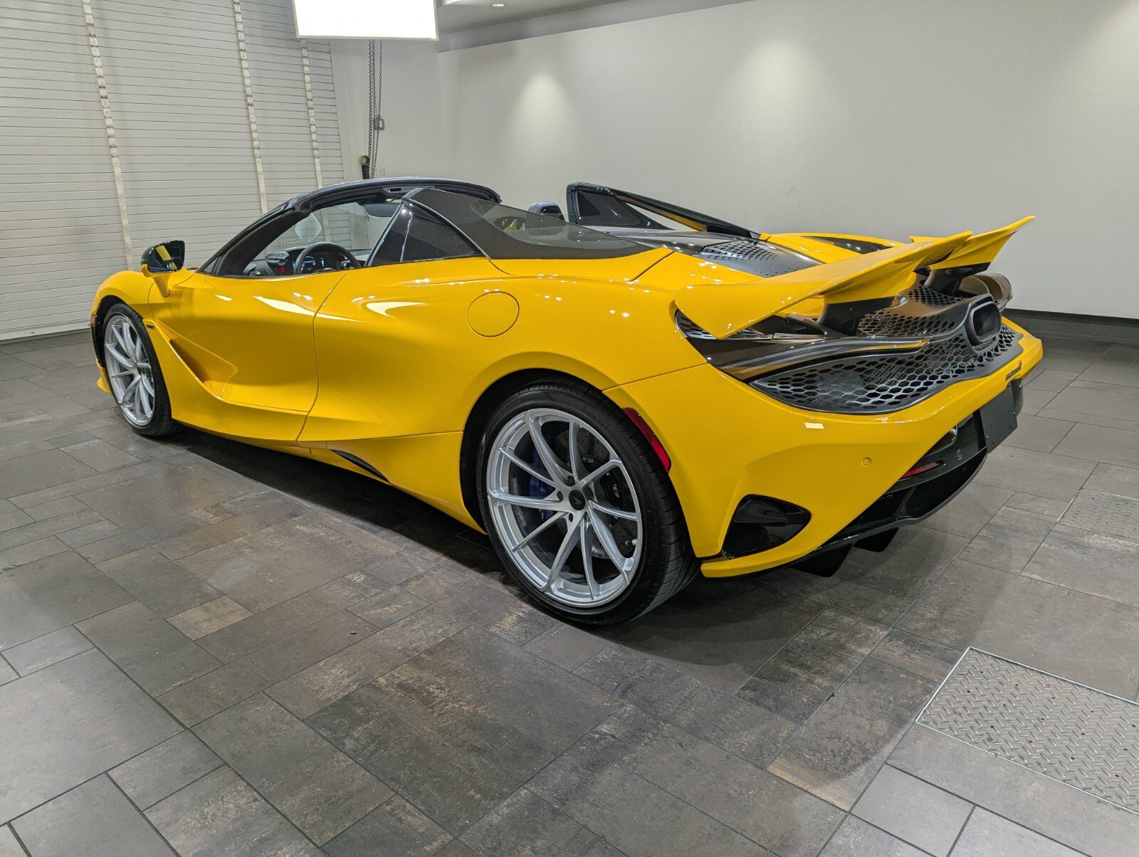 New 2026 McLaren 750S Spider RWD image 4