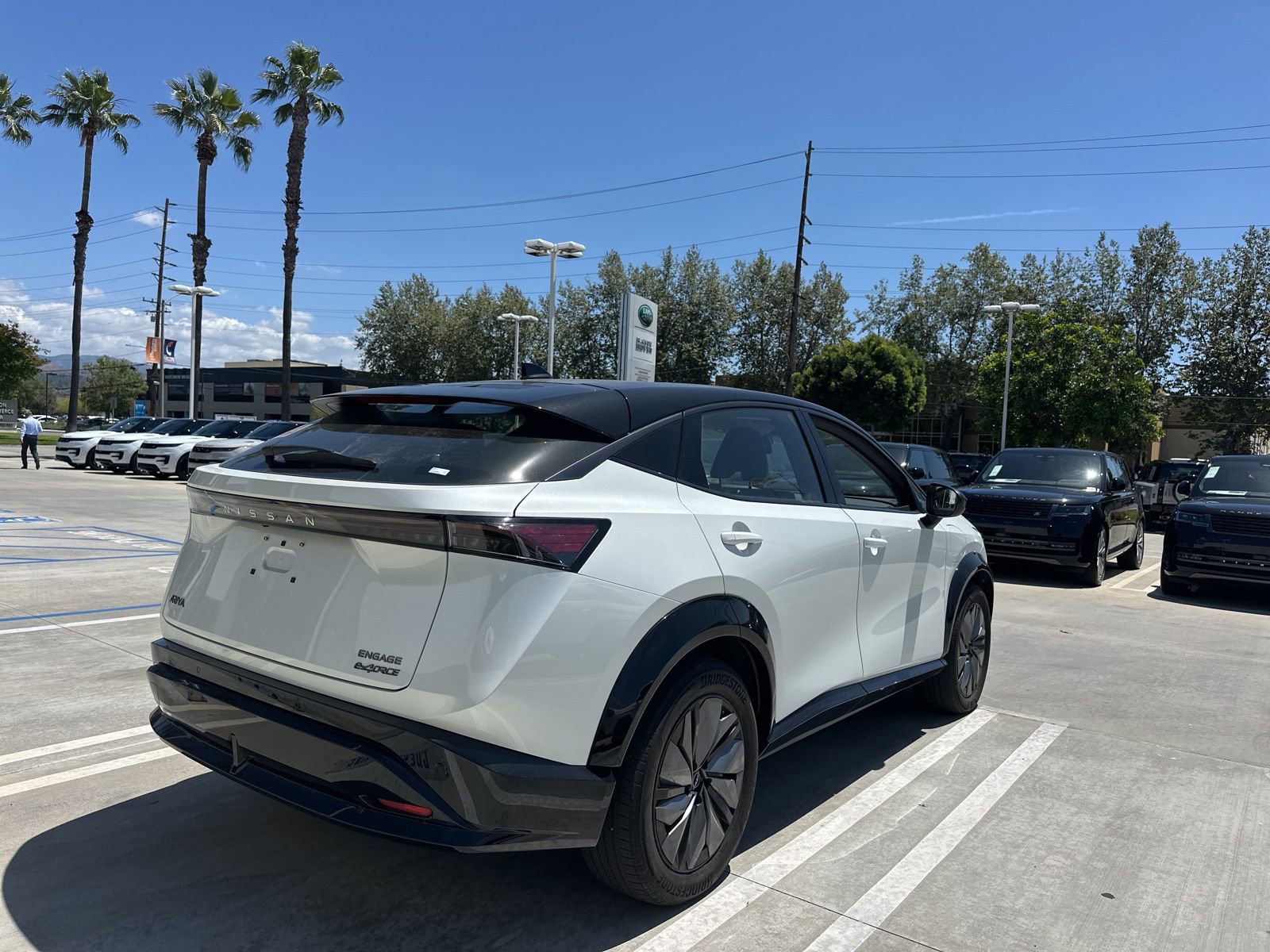 Used 2024 Nissan Ariya AWD image 3