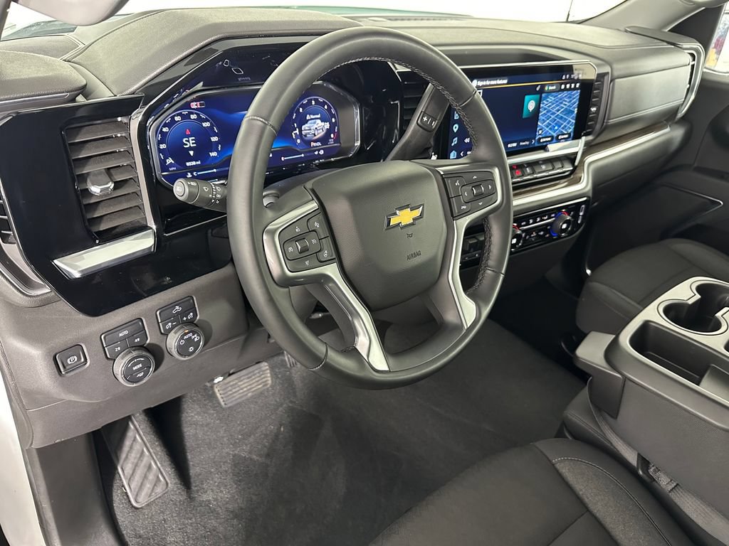 Used 2025 Chevrolet Silverado 1500 LT AWD/4WD image 11