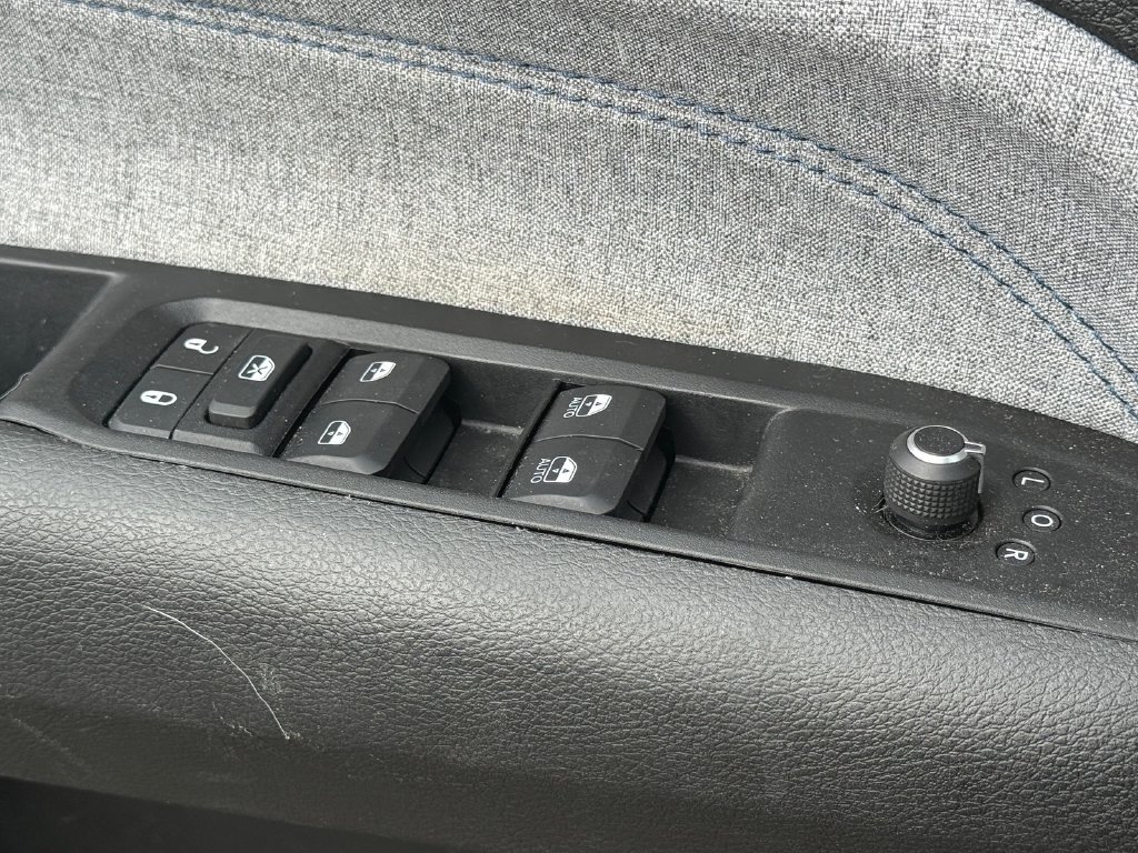 Used 2022 Jeep Compass Latitude FWD image 29