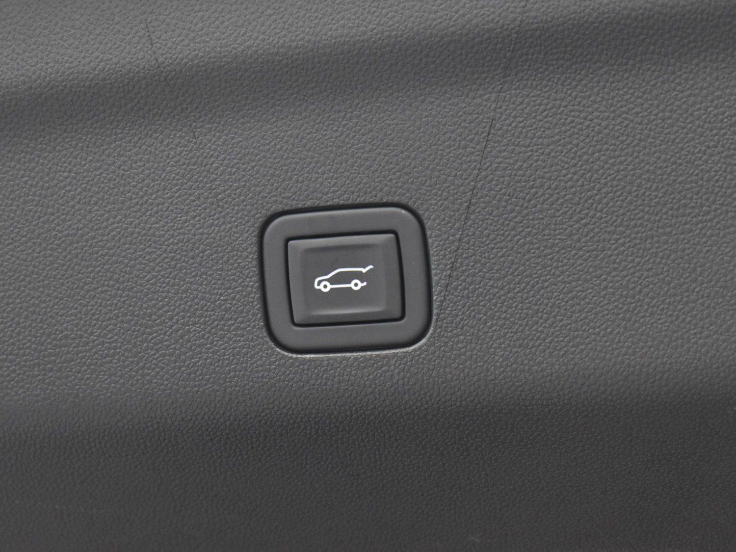Used 2023 Cadillac Escalade Sport Platinum w/ LPO, ONYX Package AWD/4WD image 10