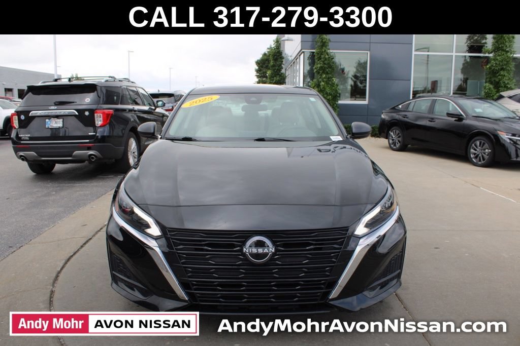 Used 2025 Nissan Altima 2.5 SV FWD image 2