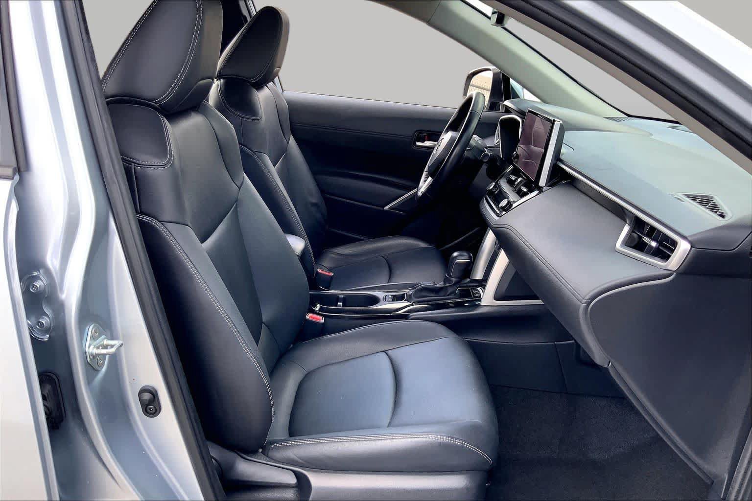 Used 2023 Toyota Corolla Cross XLE AWD/4WD image 9