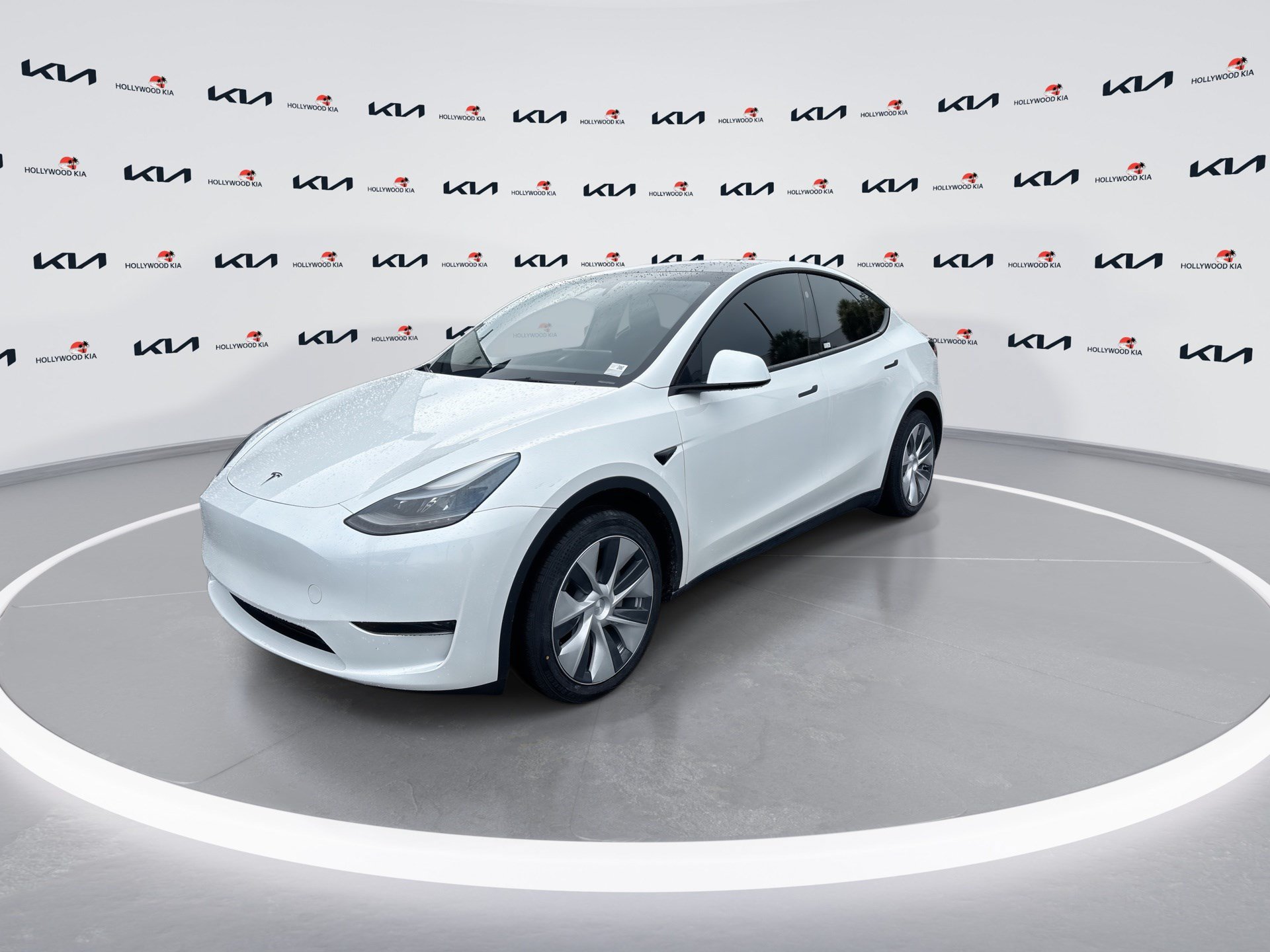 Used 2024 Tesla Model Y Long Range RWD image 4