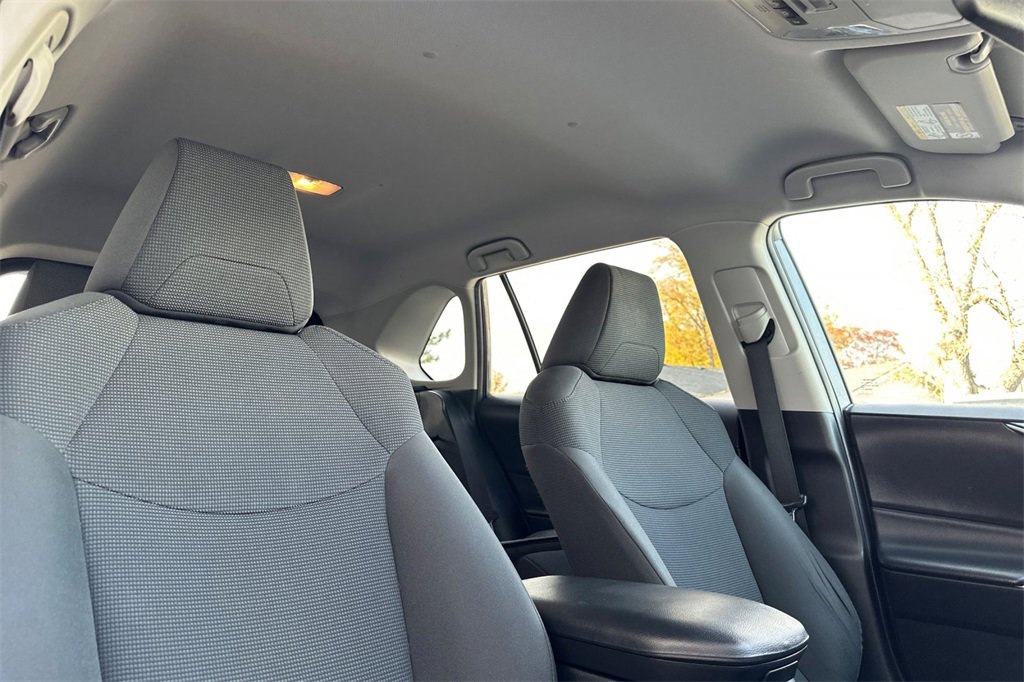 Used 2020 Toyota RAV4 LE image 19