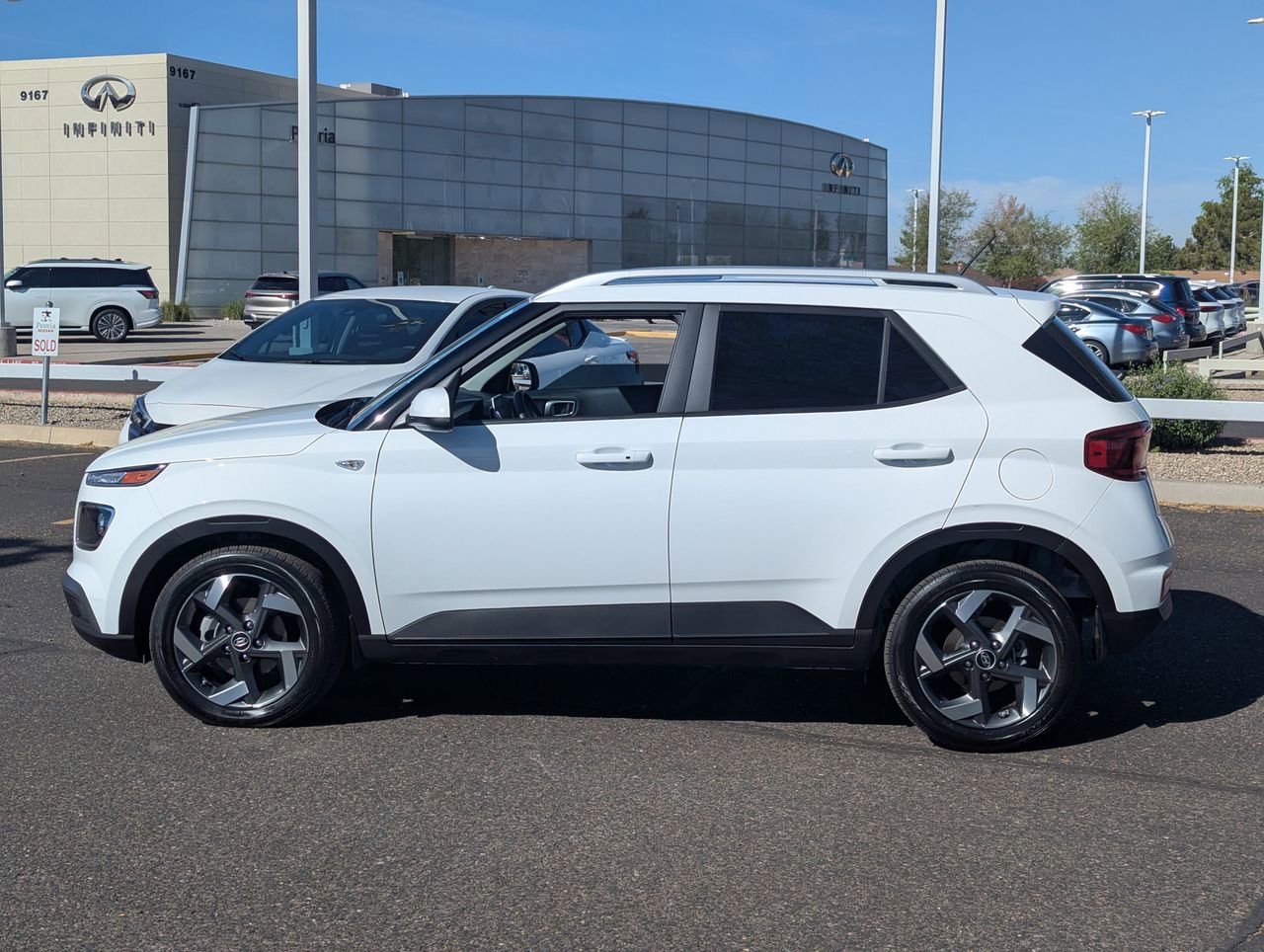 Used 2025 Hyundai Venue SEL image 3