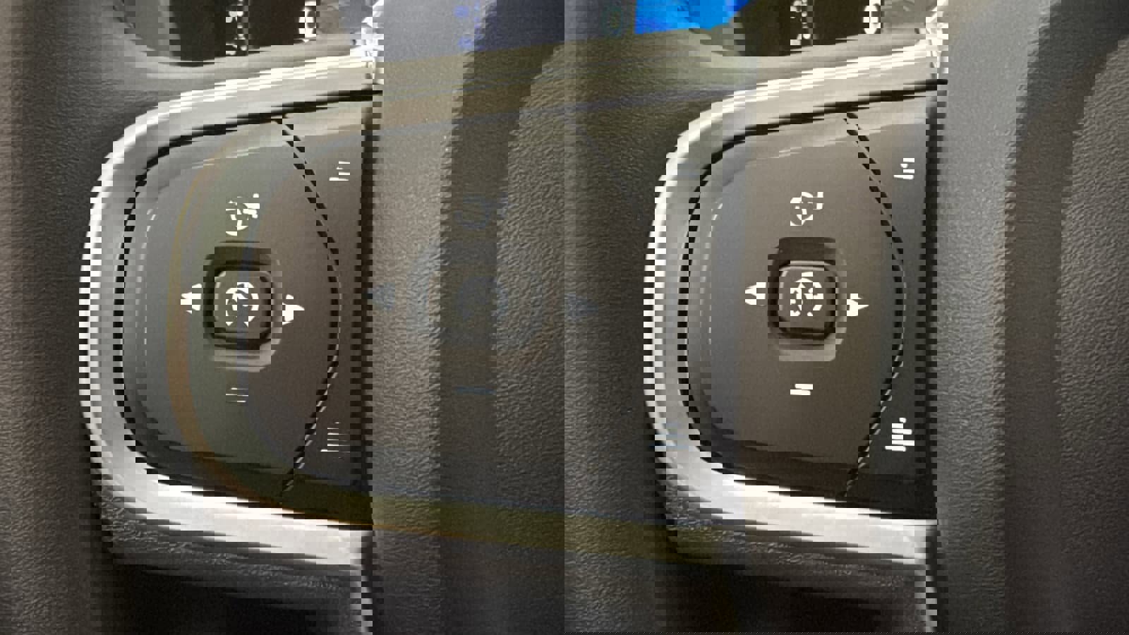 Used 2022 Volvo XC60 T8 Inscription Expression w/ Advanced Package image 13