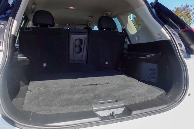 Used 2017 Nissan Rogue SV image 25