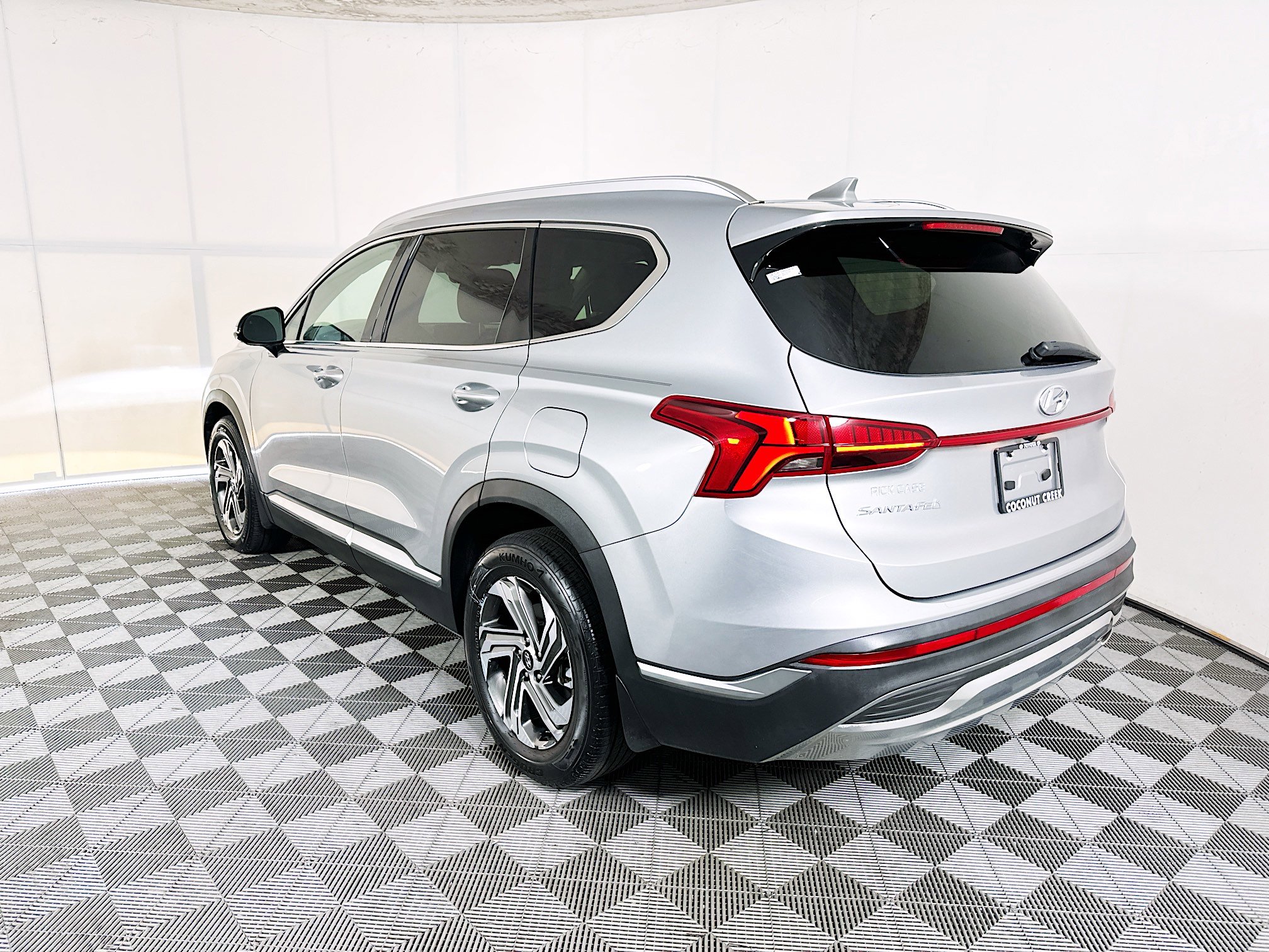 Used 2022 Hyundai Santa Fe SEL w/ Convenience + Premium Package FWD image 5