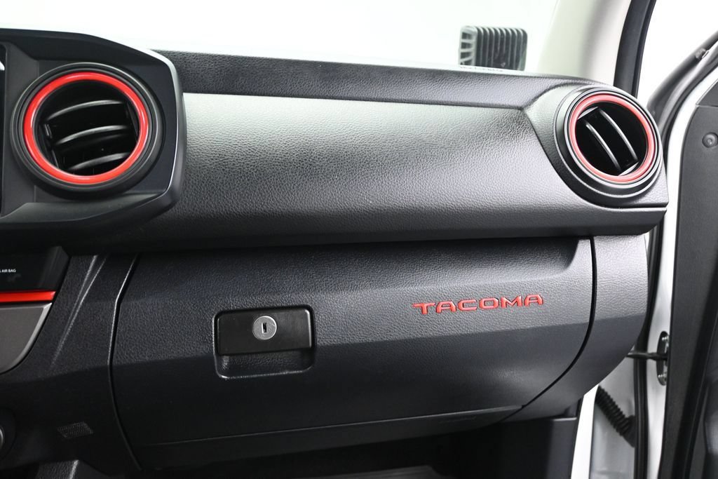 Used 2022 Toyota Tacoma SR AWD/4WD image 18
