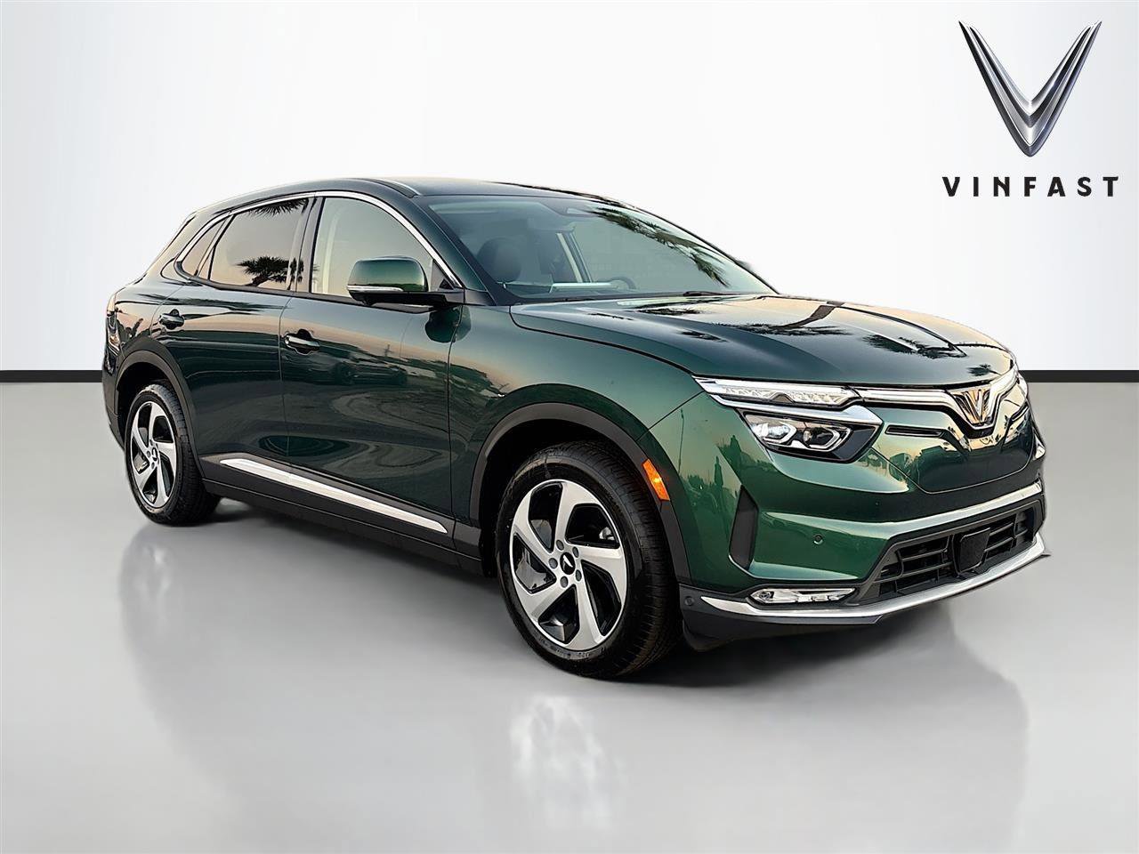 New 2025 VinFast VF 8 Eco