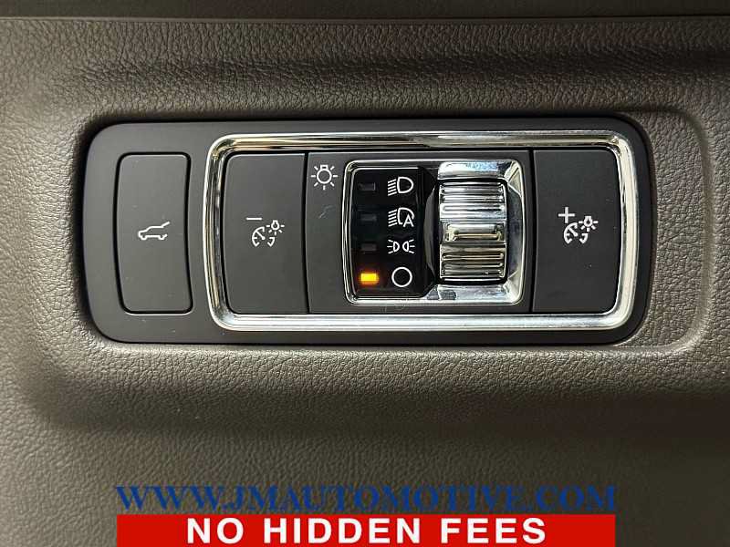 Used 2022 Lincoln Corsair AWD w/ Premium Package image 35