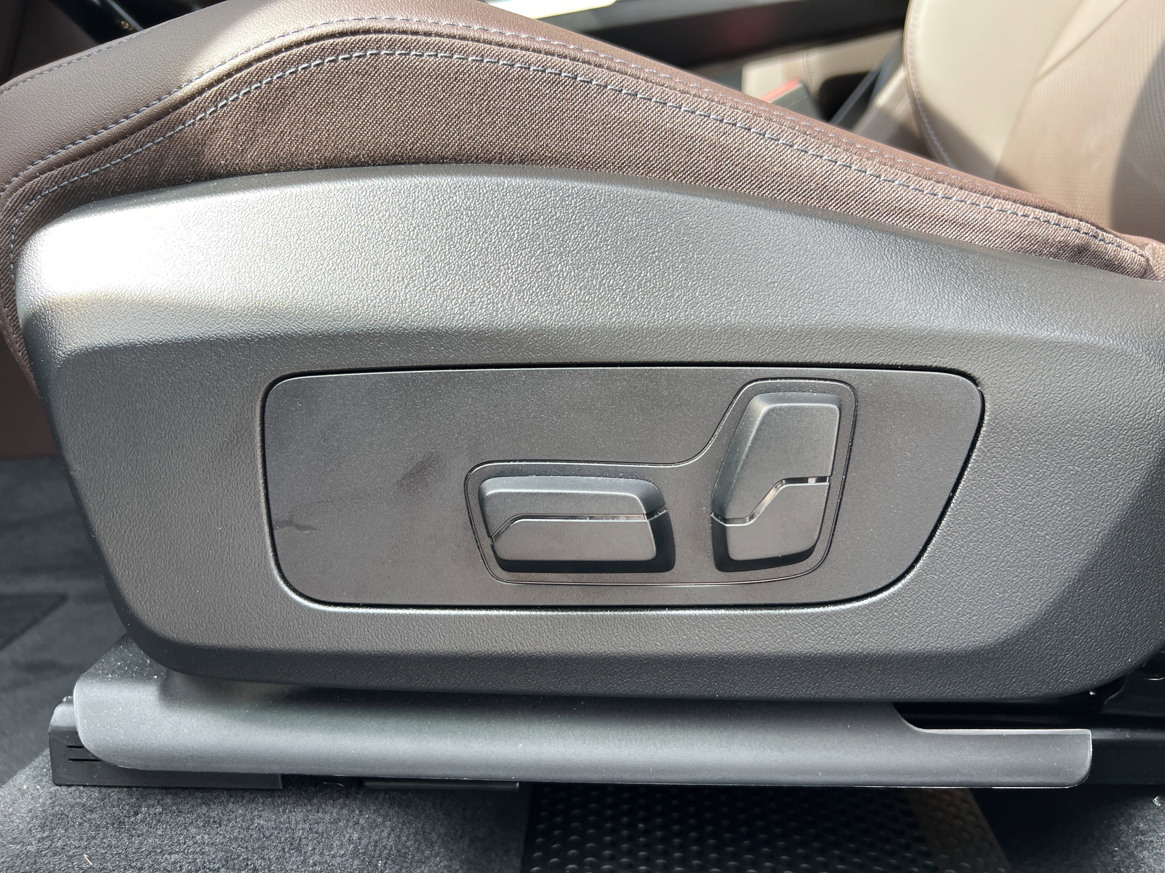 Certified 2025 BMW X1 xDrive28i AWD/4WD image 36