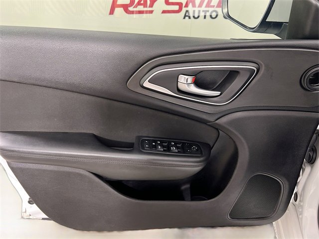 Used 2015 Chrysler 200 Limited image 27