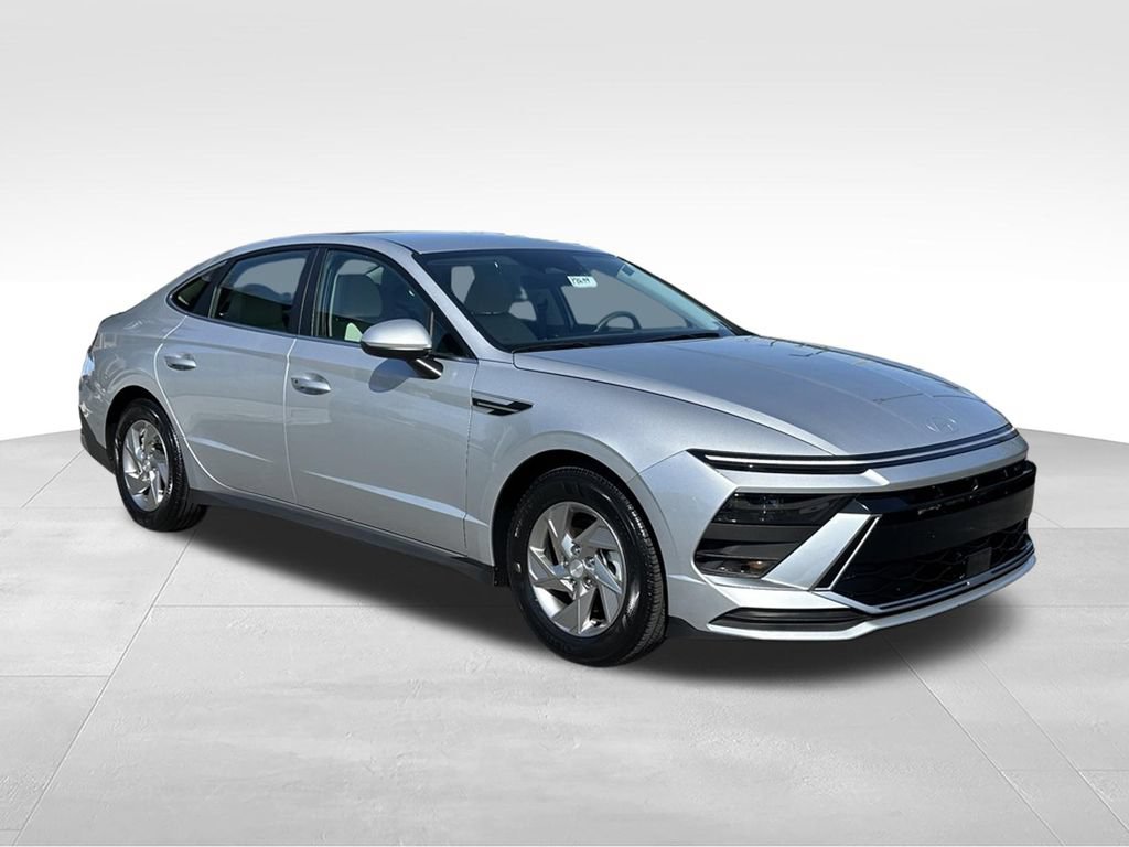 Certified 2025 Hyundai Sonata SE FWD image 1