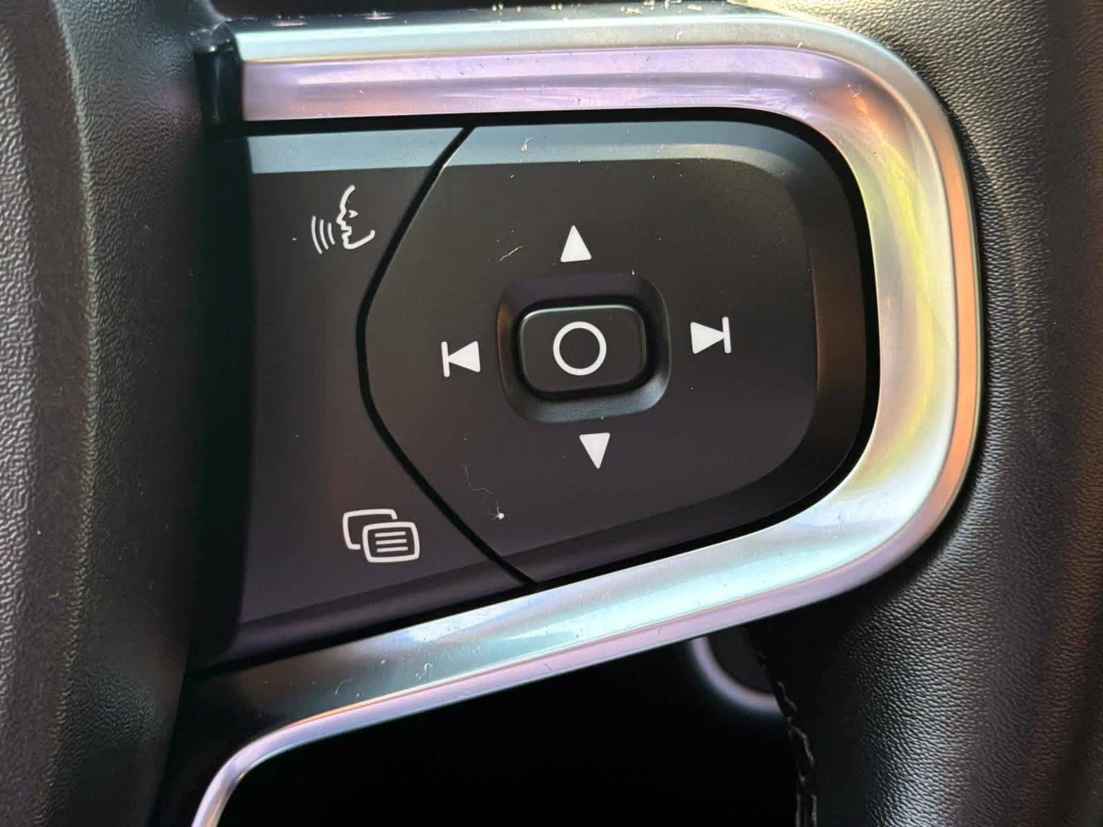 Used 2026 Volvo XC40 B5 Plus AWD/4WD image 19