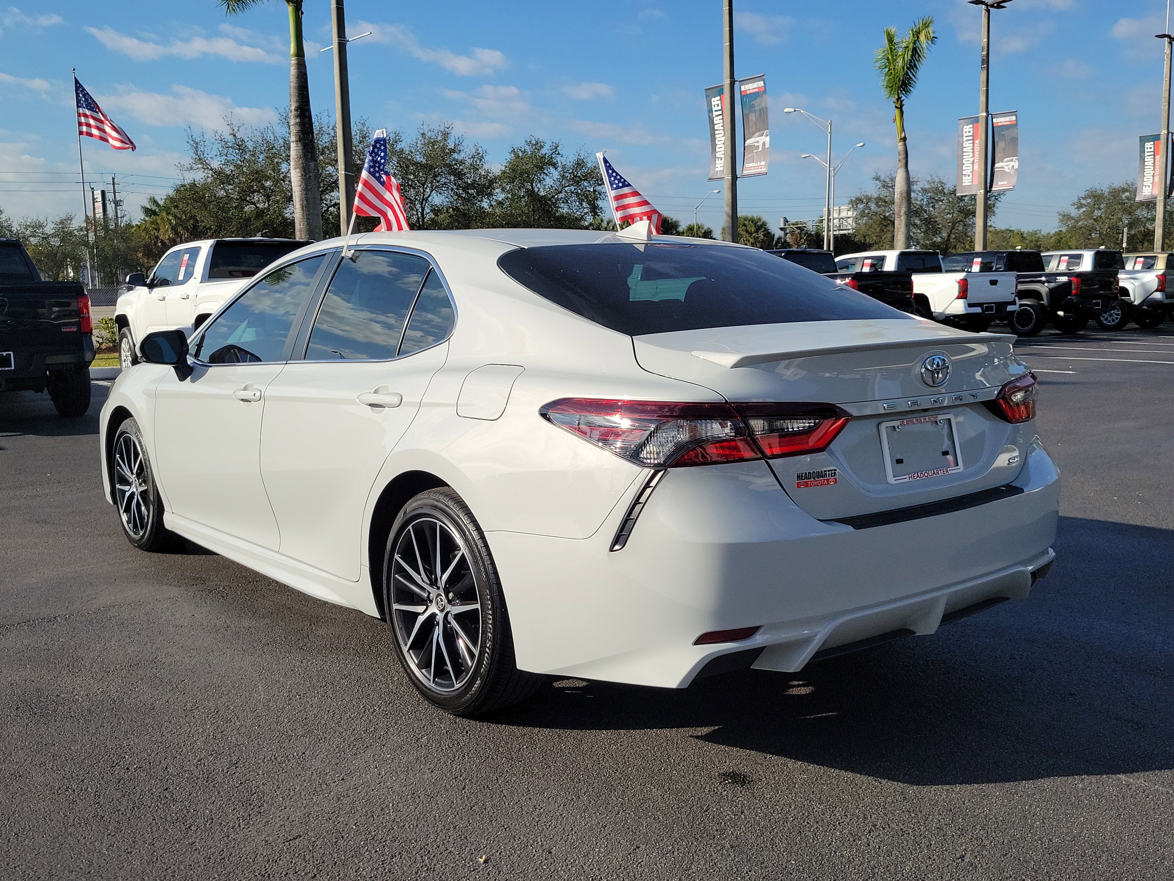 Used 2024 Toyota Camry SE w/ Cold Weather Package FWD image 9