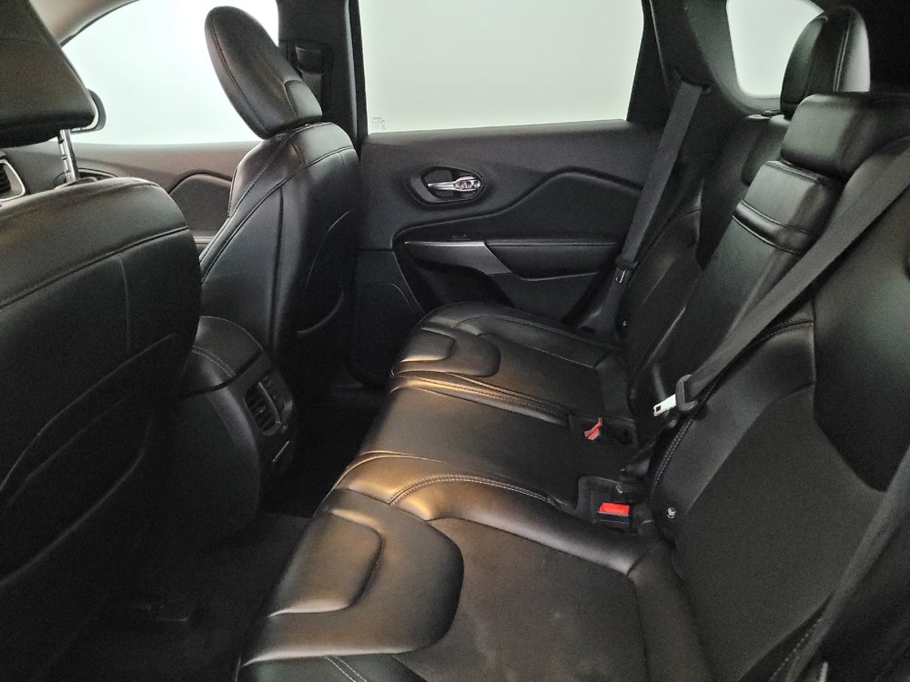 Used 2019 Jeep Cherokee Latitude Plus AWD/4WD image 18