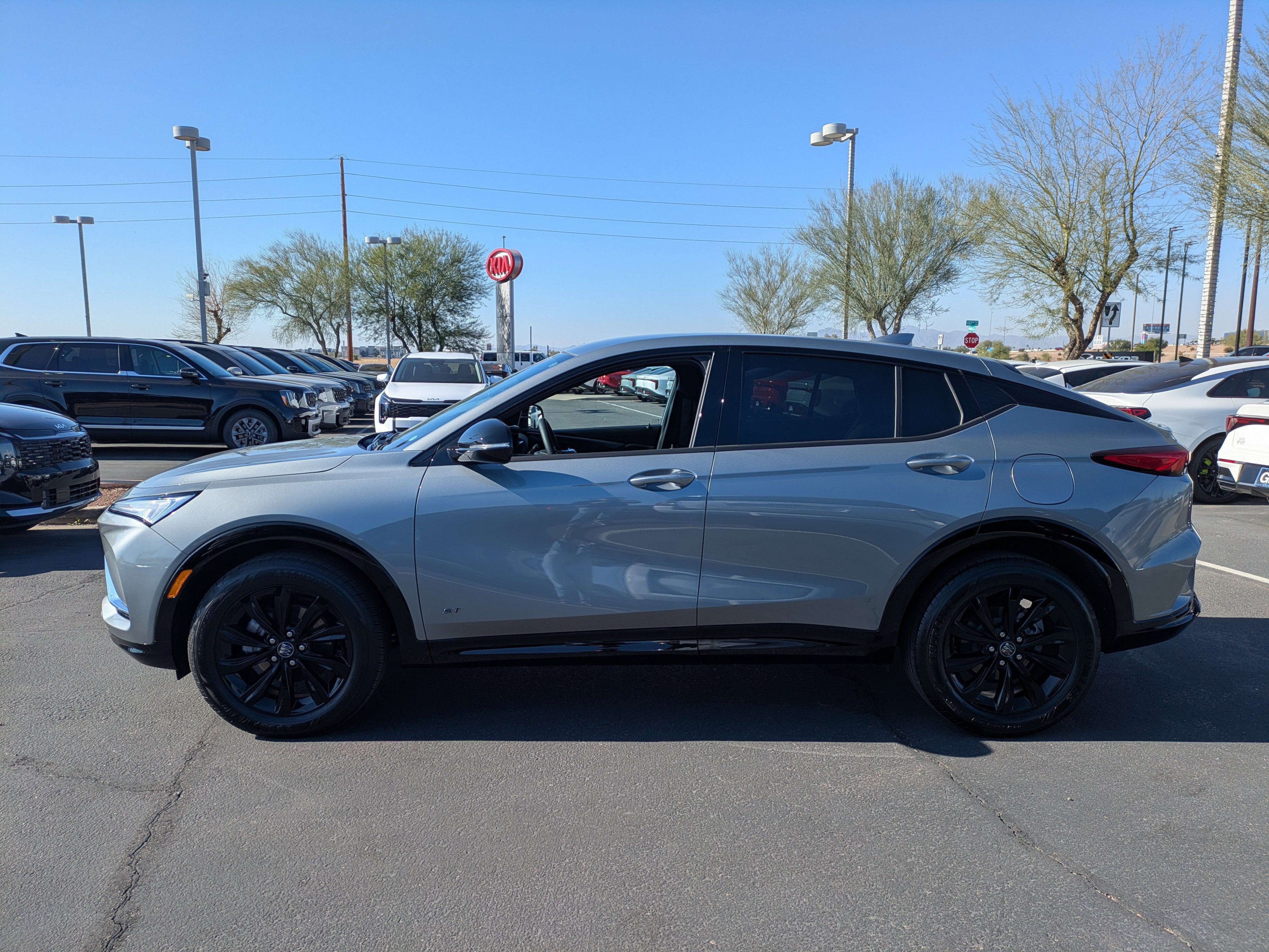 Used 2025 Buick Envista Sport Touring image 2