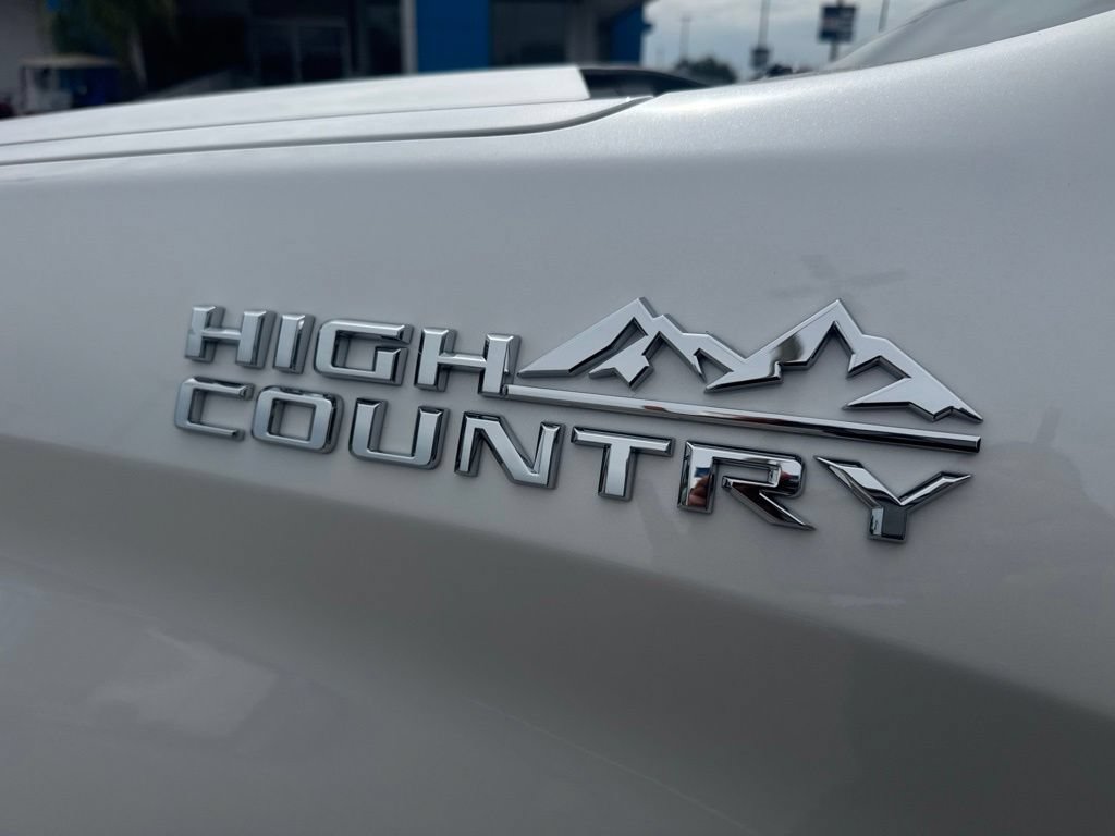 Used 2023 Chevrolet Silverado 1500 High Country w/ High Country Premium Package AWD/4WD image 6